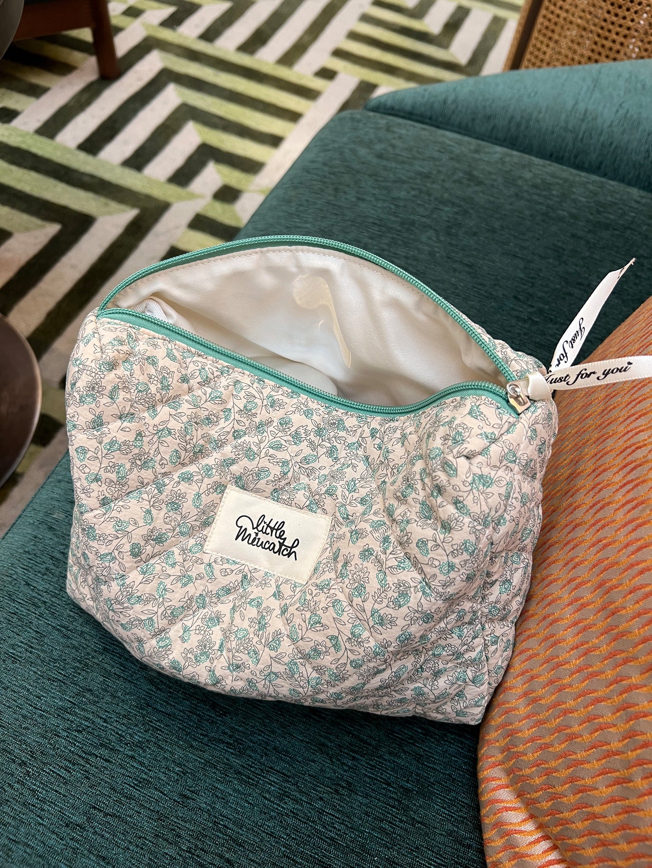 Small Floral Canvas Makeup Bag with Large Capacity - Multi-functional Portable Storage Bag for Travel Toiletry, Skincare Items, Underwear and Sock (Large Size)