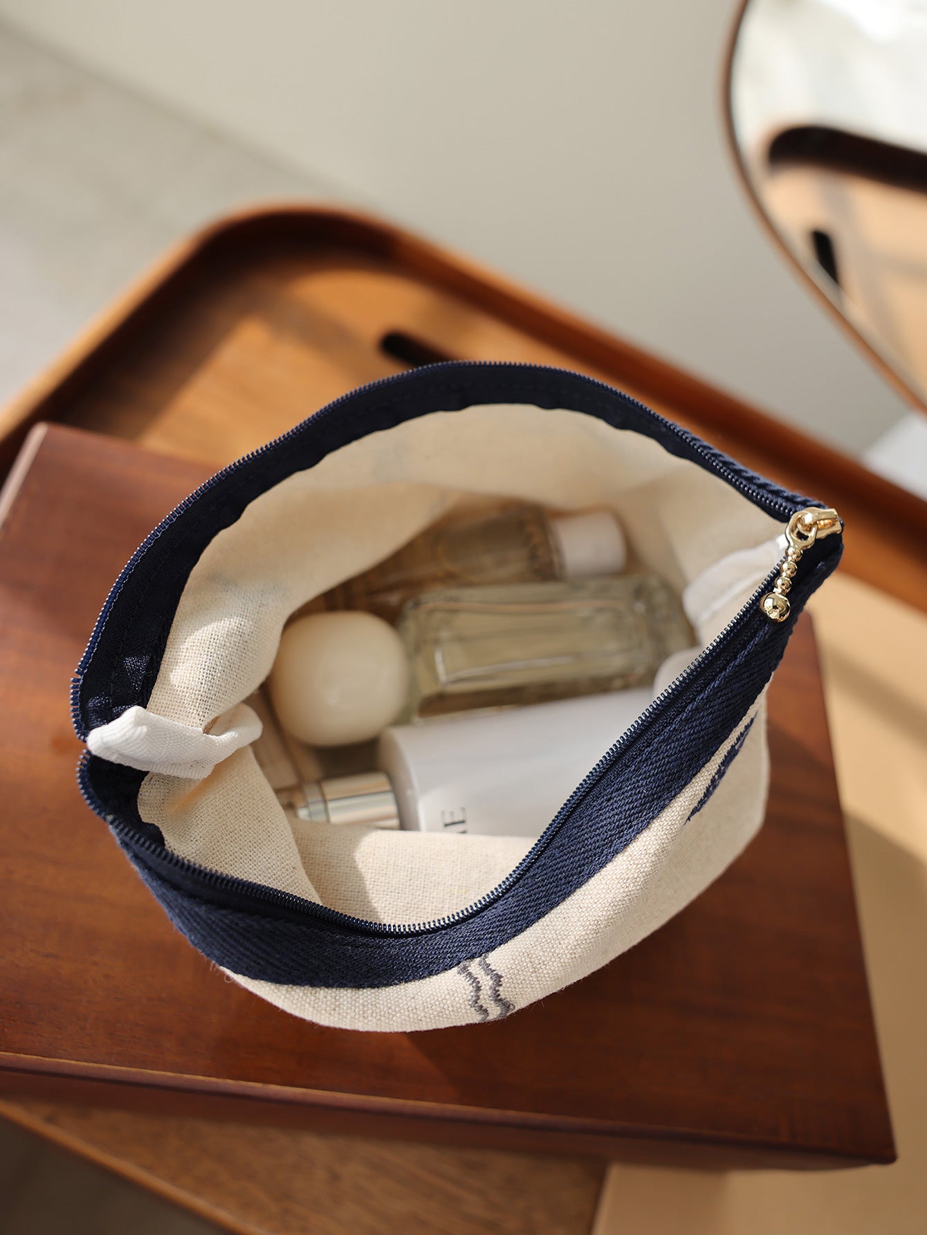 Japanese Style Fish Embroidery Makeup Bag, Portable Travel Organizer with Zipper, Ethnic Pattern Inner Pocket, Handmade Cosmetic Pouch