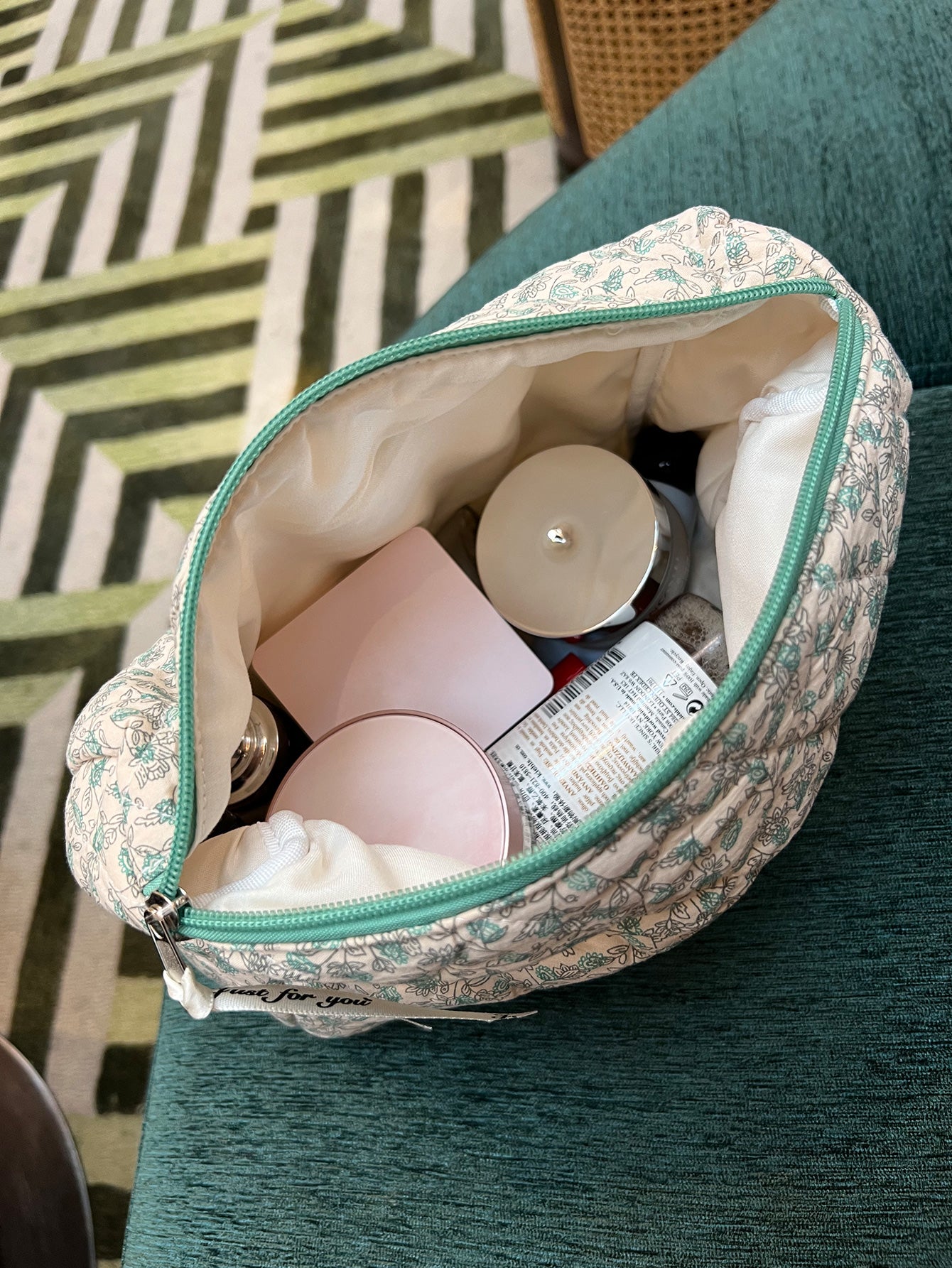 Small Floral Canvas Makeup Bag with Large Capacity - Multi-functional Portable Storage Bag for Travel Toiletry, Skincare Items, Underwear and Sock (Large Size)