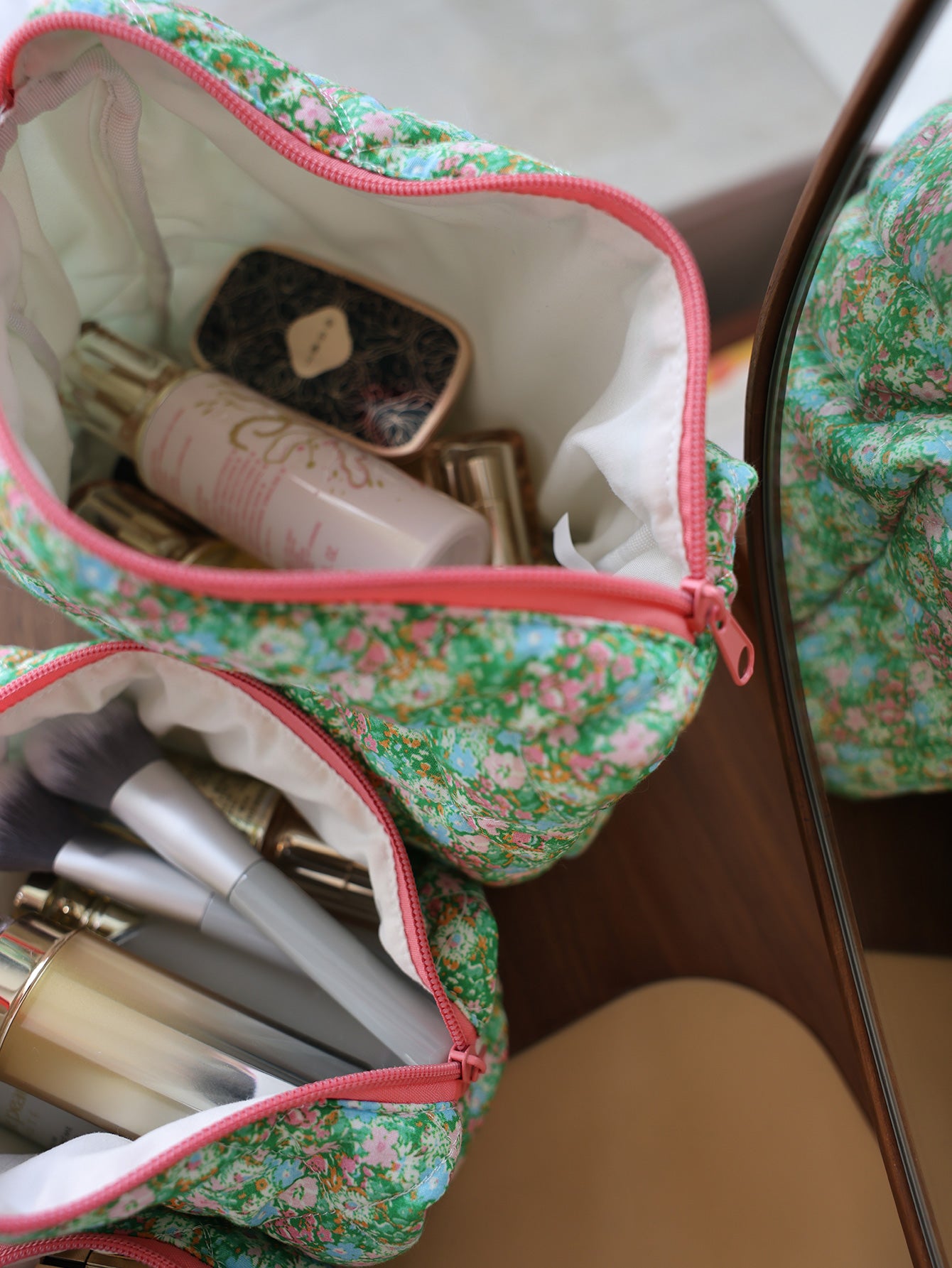 Precatch Quilted Thick Makeup Bag with Extra Large Capacity with Flower Pattern - Cotton Fabric Country-style Fabric Storage Bag with Floral Print (Large Bag)