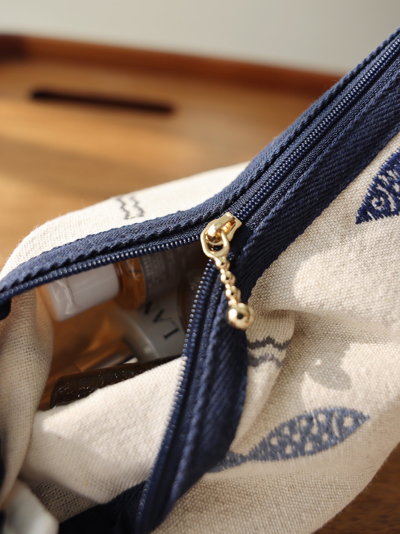 Japanese Style Fish Embroidery Makeup Bag, Portable Travel Organizer with Zipper, Ethnic Pattern Inner Pocket, Handmade Cosmetic Pouch
