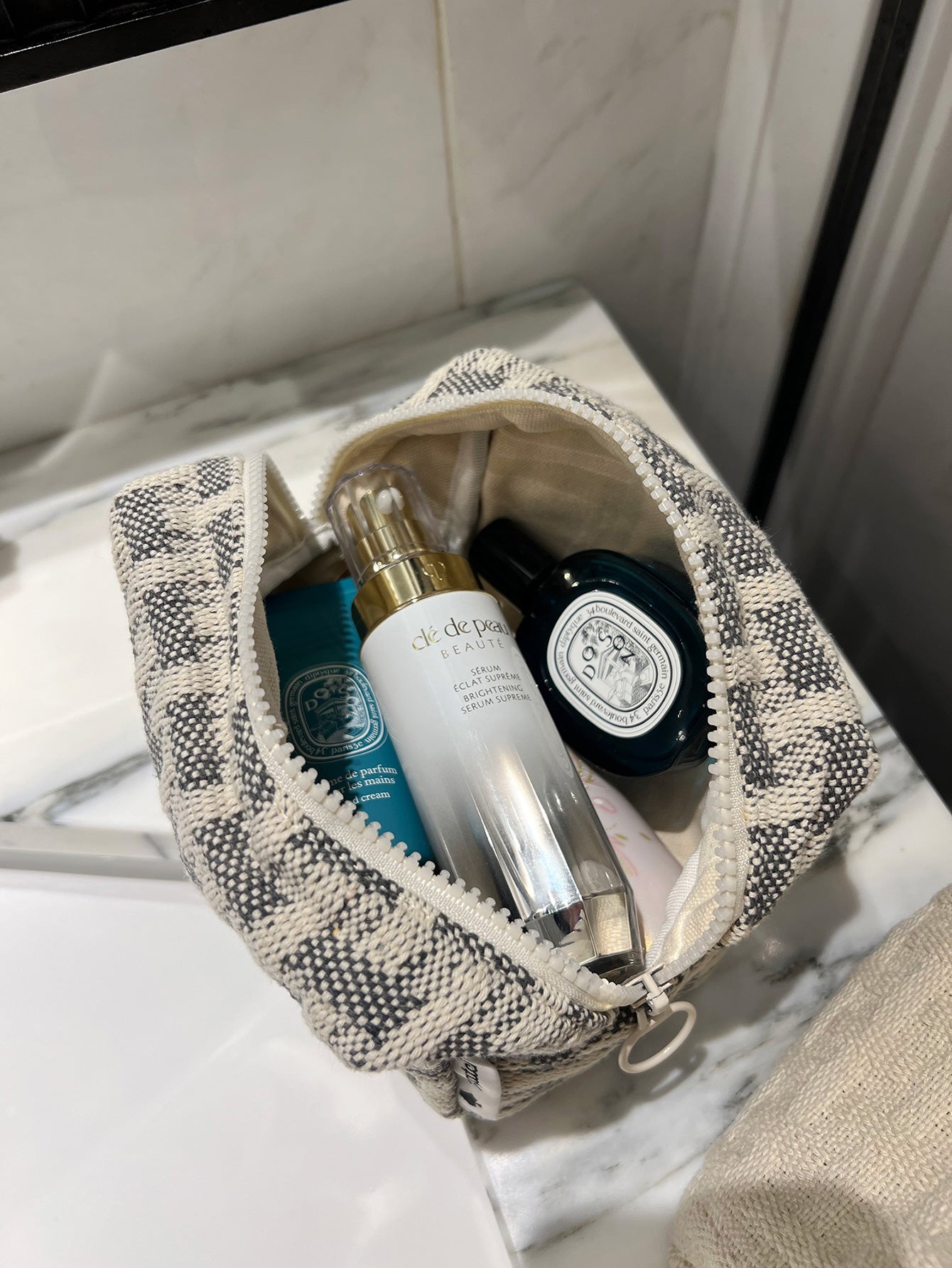 Precatch Classic Plaid Multifunctional Three-dimensional Makeup Bag with Large Capacity - Portable Premium Storage Bag for Travel Essentials (Two-tone)