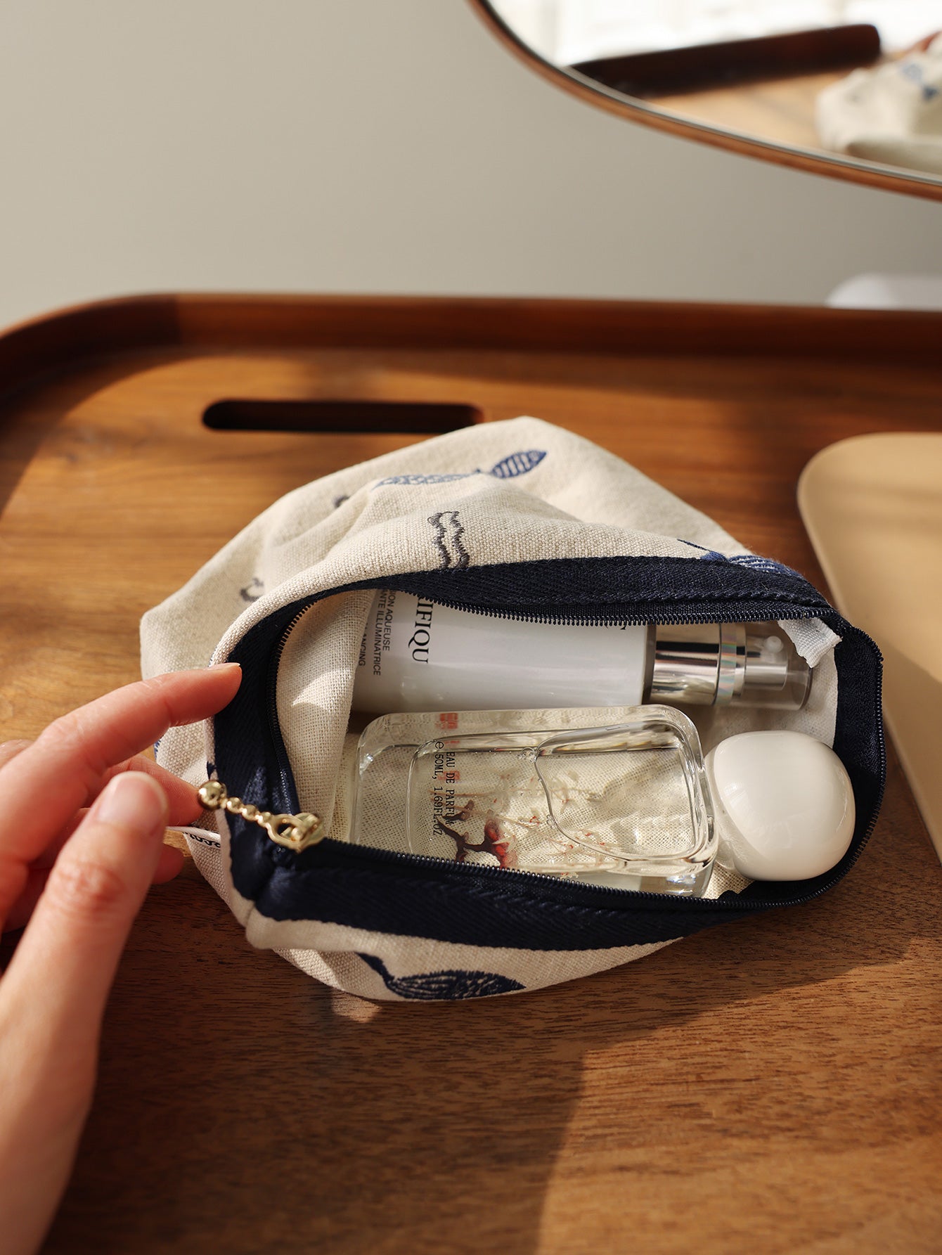 Japanese Style Fish Embroidery Makeup Bag, Portable Travel Organizer with Zipper, Ethnic Pattern Inner Pocket, Handmade Cosmetic Pouch