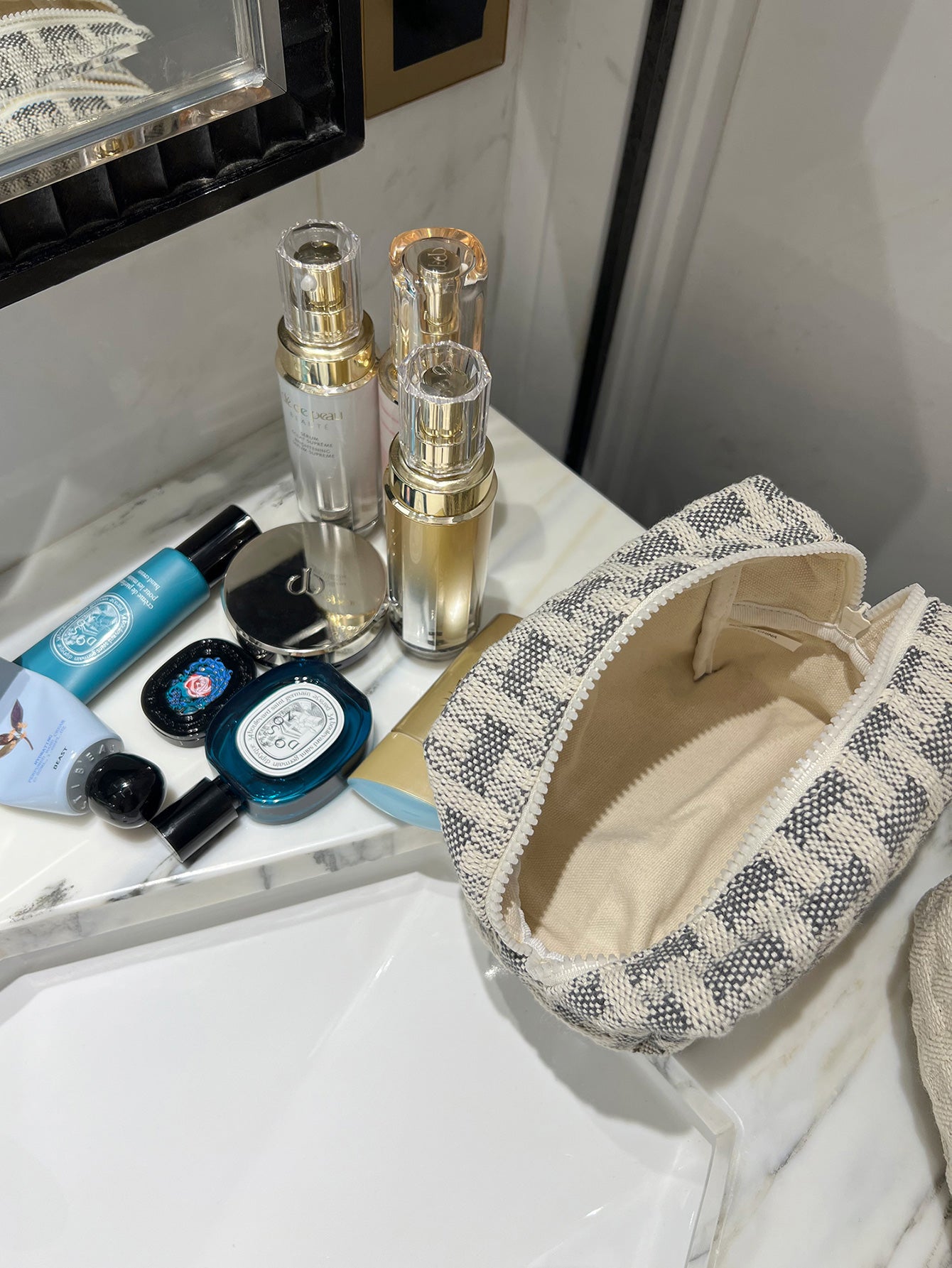 Precatch Classic Plaid Multifunctional Three-dimensional Makeup Bag with Large Capacity - Portable Premium Storage Bag for Travel Essentials (Two-tone)