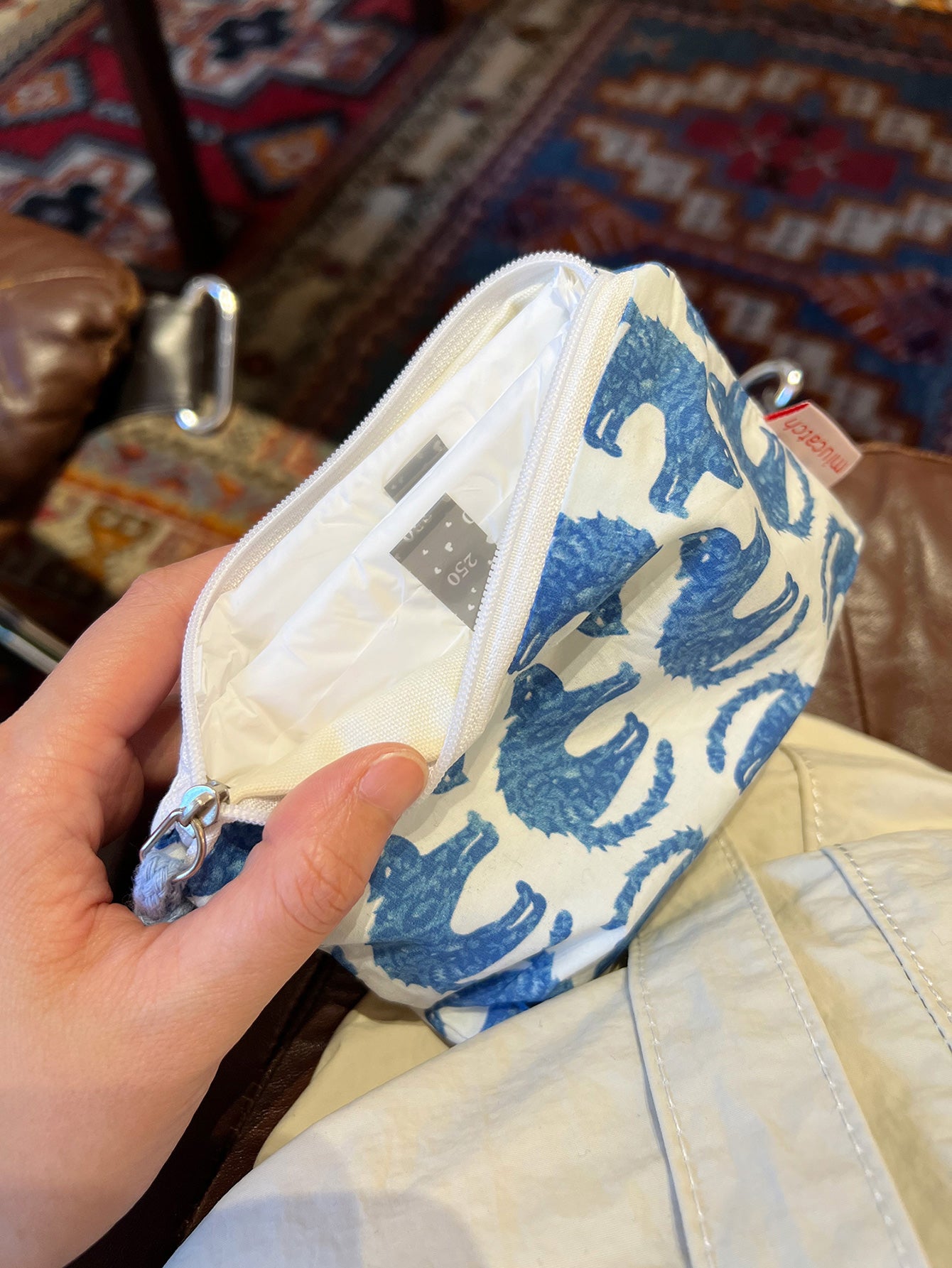 Cath Kidston ラージ化粧バッグ ジッパー メイク収納 ロンドン Buy Cath Kidston Ecru Paddington Goes To Town Zipped Purse