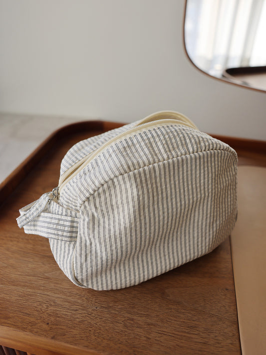 Striped versatile large capacity portable makeup bag for men and women universal zipper skin care products travel portable storage bag toilet bag mid-bag